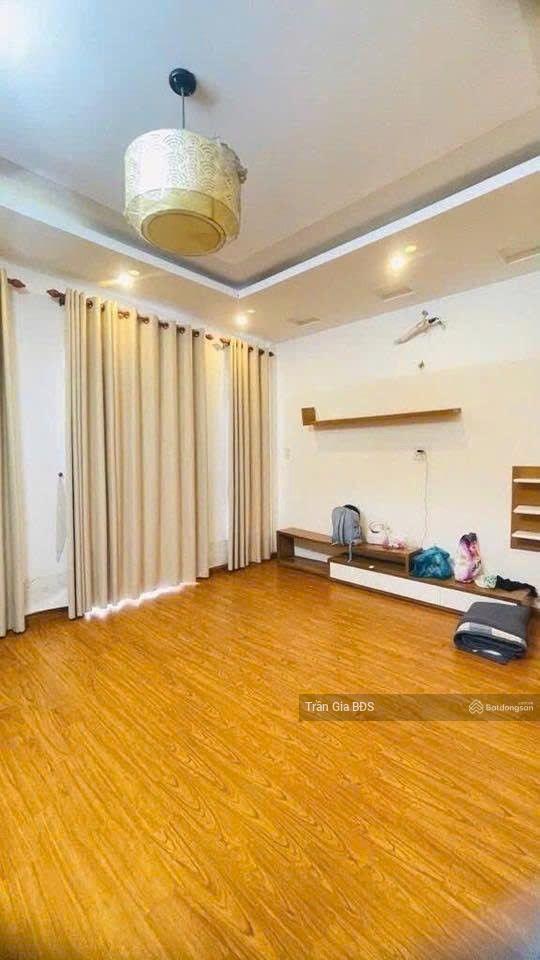 Mặt tiền tô ký, gần cvpm  84m2 lề đường rộng 10m  kinh doanh đa ngành. 12,5 tỷ tl
