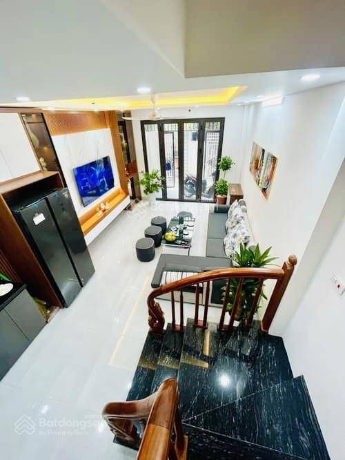 Chính chủ mình bán nhà phố ngọc trì  trung tâm long biên  lô góc 4 mặt thoáng ngõ ba gác tránh !