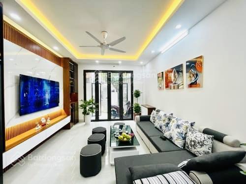 Chính chủ mình bán nhà phố ngọc trì  trung tâm long biên  lô góc 4 mặt thoáng ngõ ba gác tránh !