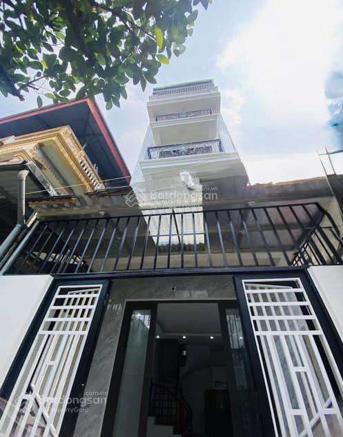 Chính chủ mình bán nhà phố ngọc trì  trung tâm long biên  lô góc 4 mặt thoáng ngõ ba gác tránh !