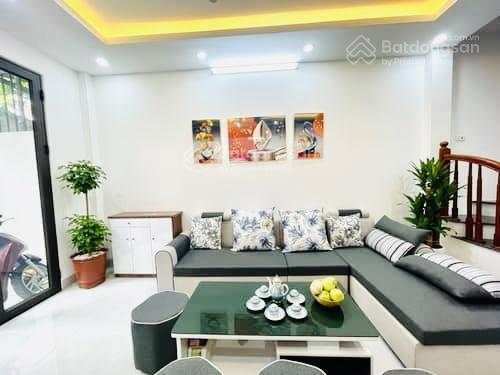 Chính chủ mình bán nhà phố ngọc trì  trung tâm long biên  lô góc 4 mặt thoáng ngõ ba gác tránh !