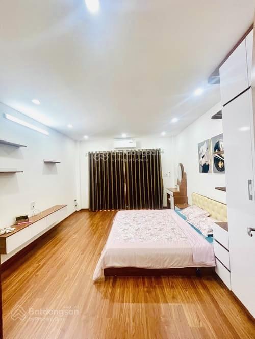 Chính chủ mình bán nhà phố ngọc trì  trung tâm long biên  lô góc 4 mặt thoáng ngõ ba gác tránh !