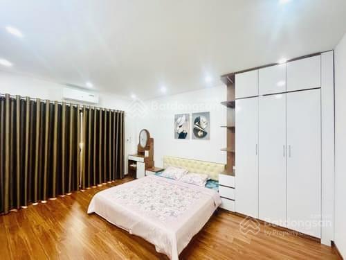 Chính chủ mình bán nhà phố ngọc trì  trung tâm long biên  lô góc 4 mặt thoáng ngõ ba gác tránh !