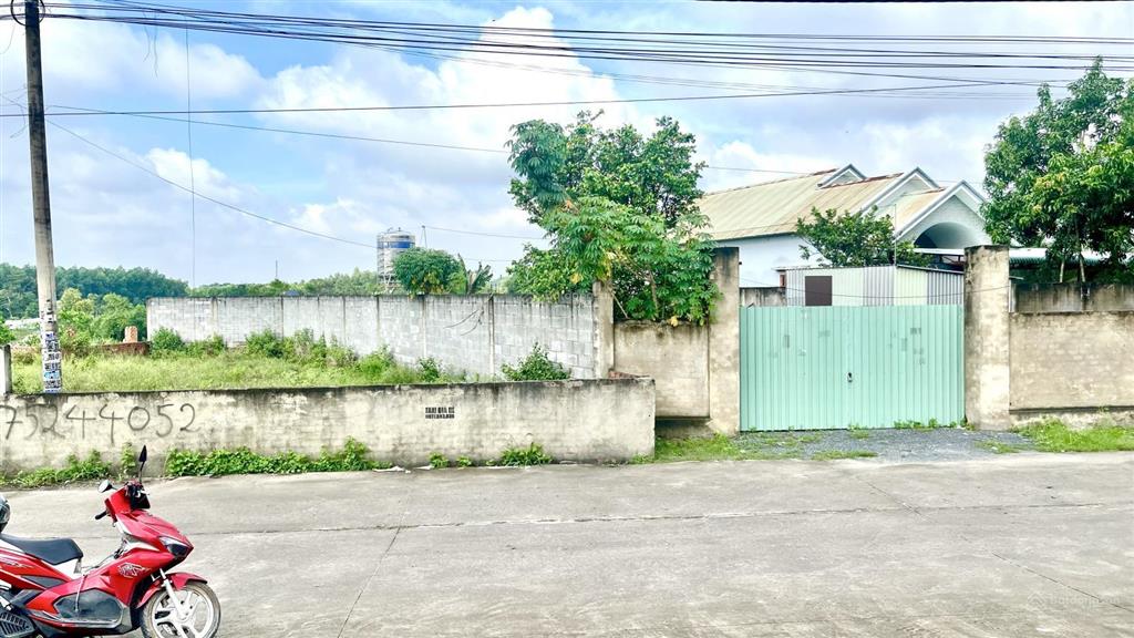 Chỉ 5.4tr/m2 cho lô đất 1/ đường phùng hưng. cổng phụ kcn an phước, long đức. thương lượng mạnh