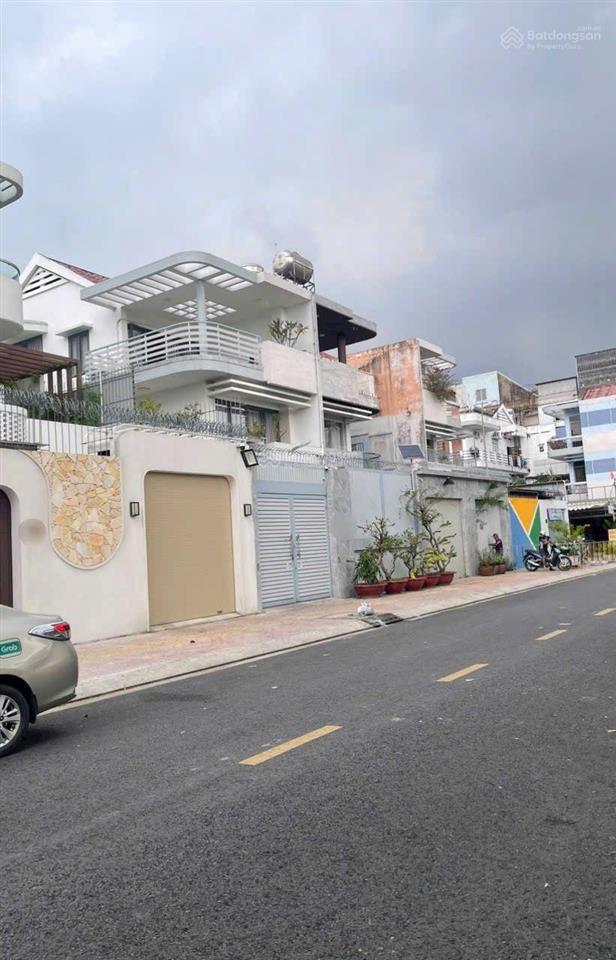 Nhà 4 tầng, khu biệt thự cao lỗ, 4 dài 20m, tttm aeon q8.