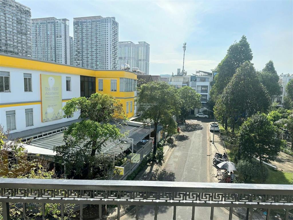 Chính chủ bán nhà ngay đảo kim cương  giá tốt