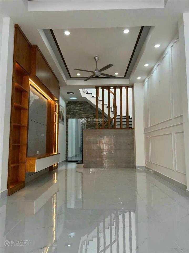 Bán gấp nhà mặt tiền (5mx20m) ngay chợ bình chánh đang cho thuê 18tr/tháng