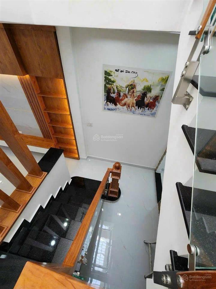 Bán gấp nhà mặt tiền (5mx20m) ngay chợ bình chánh đang cho thuê 18tr/tháng