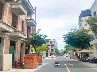 Bán lô đất sạch đẹp đường b8 đối diện dãy shophouse .  em dũng  0906 513 ***