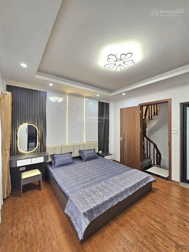 Chỉ 6 tỷ có nhà 5 tầng 35m2 ô tô vào nhà, ngõ thông gần chợ trường cấp 1 2, 3 gần vinhomes riversi