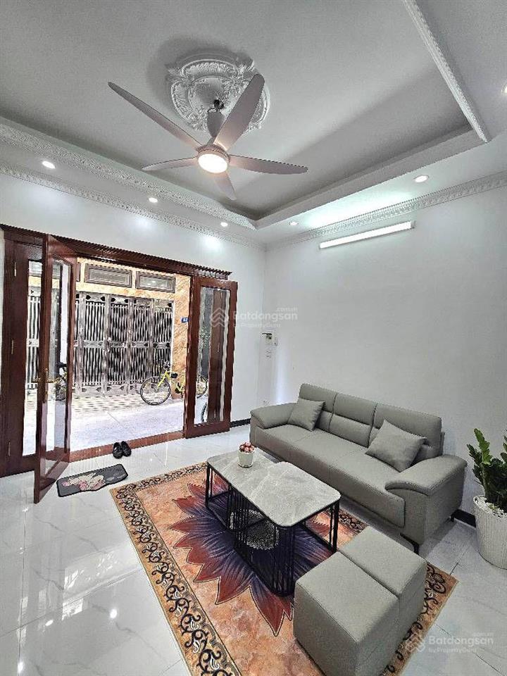 Chỉ 6 tỷ có nhà 5 tầng 35m2 ô tô vào nhà, ngõ thông gần chợ trường cấp 1 2, 3 gần vinhomes riversi