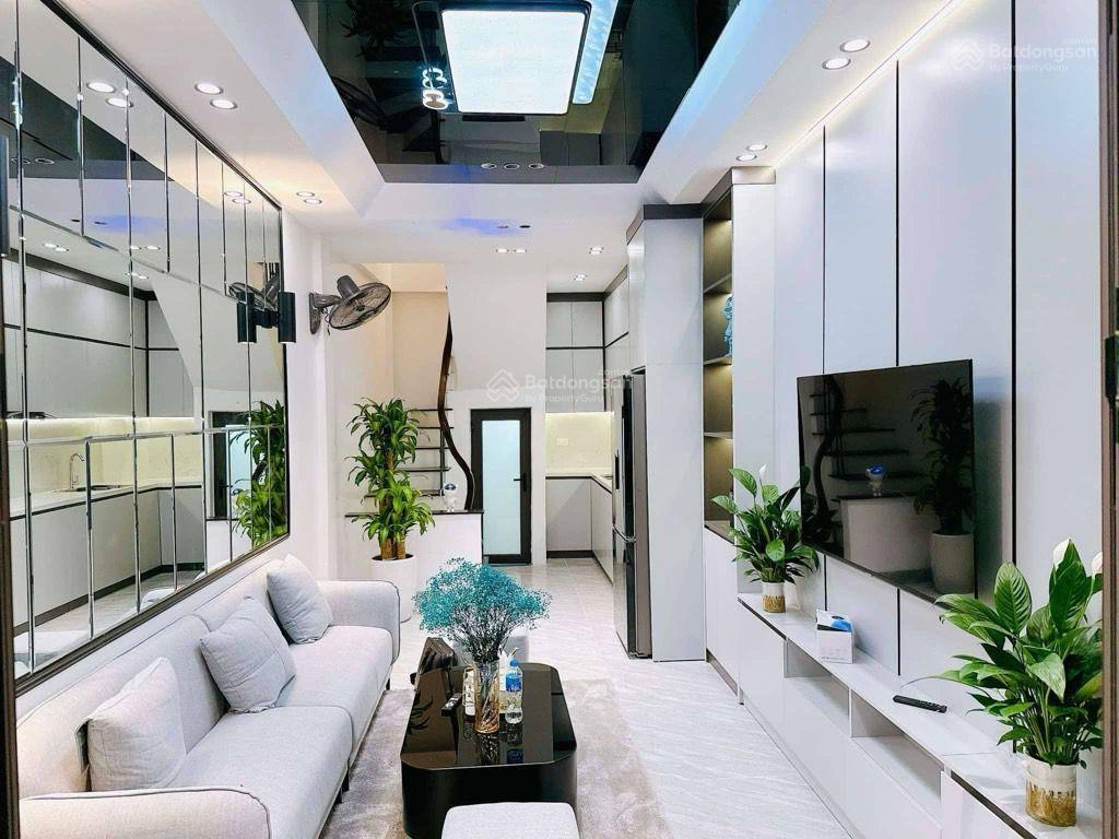 Chỉ 5,4 tỷ có thương lượng sở hữu căn 5 tầng 34m2 gần chợ trường học các cấp, eon, cầu vĩnh tuy