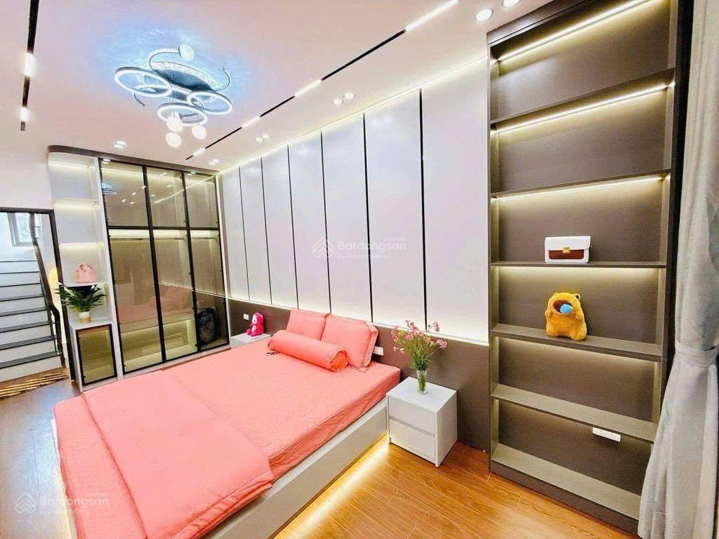 Chỉ 5,4 tỷ có thương lượng sở hữu căn 5 tầng 34m2 gần chợ trường học các cấp, eon, cầu vĩnh tuy