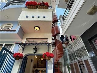 Bán nhà hẻm phan xích long  phong cách homestay  30m2  2 lầu