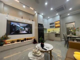Khu phân lô hàng không nguyễn văn cừ. thang máy gara ô tô. mấy bước chân ra đường ô tô tránh