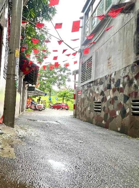 Ngọc thuỵ vịtrí đẹp. nhà cũ thích hợp làm văn phòng, building, biệt thự