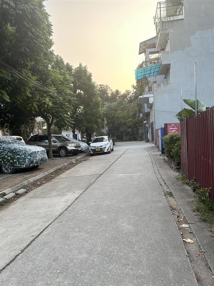 Ngọc thuỵ 53m 4 tầng nhà mới. ngõ thông ô tô sang các ngõ. gần hồ điều hòa.