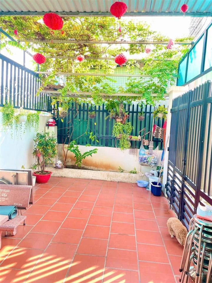 Nhà đường 185 82m2 2 tầng 6.6ty phước long b 4x20,5m 2pn 2wc phòng thờ,pk,bếp,sân để xe ,ban công.