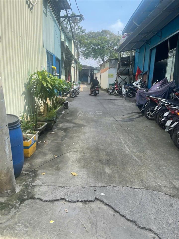 Nhà đường 185 82m2 2 tầng 6.6ty phước long b 4x20,5m 2pn 2wc phòng thờ,pk,bếp,sân để xe ,ban công.