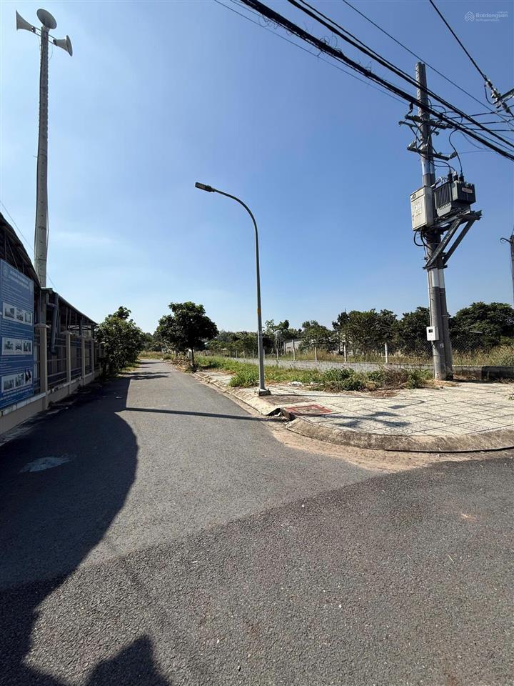 Tôi cần tiền bán ngộp lô đất 103,8m2 giá 1 tỉ 550 ngay chợ phú hòa đông dân cư đông đúc hiện hữu.