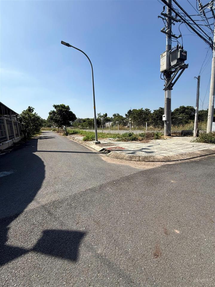 Tôi cần tiền bán ngộp lô đất 103,8m2 giá 1 tỉ 550 ngay chợ phú hòa đông dân cư đông đúc hiện hữu.