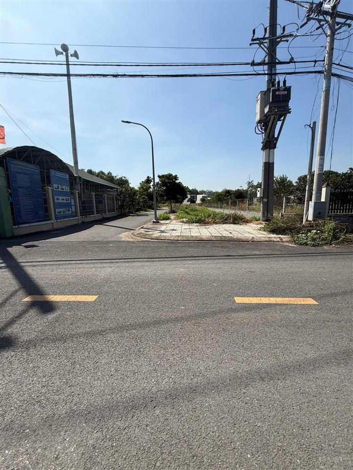 Tôi cần tiền bán ngộp lô đất 103,8m2 giá 1 tỉ 550 ngay chợ phú hòa đông dân cư đông đúc hiện hữu.