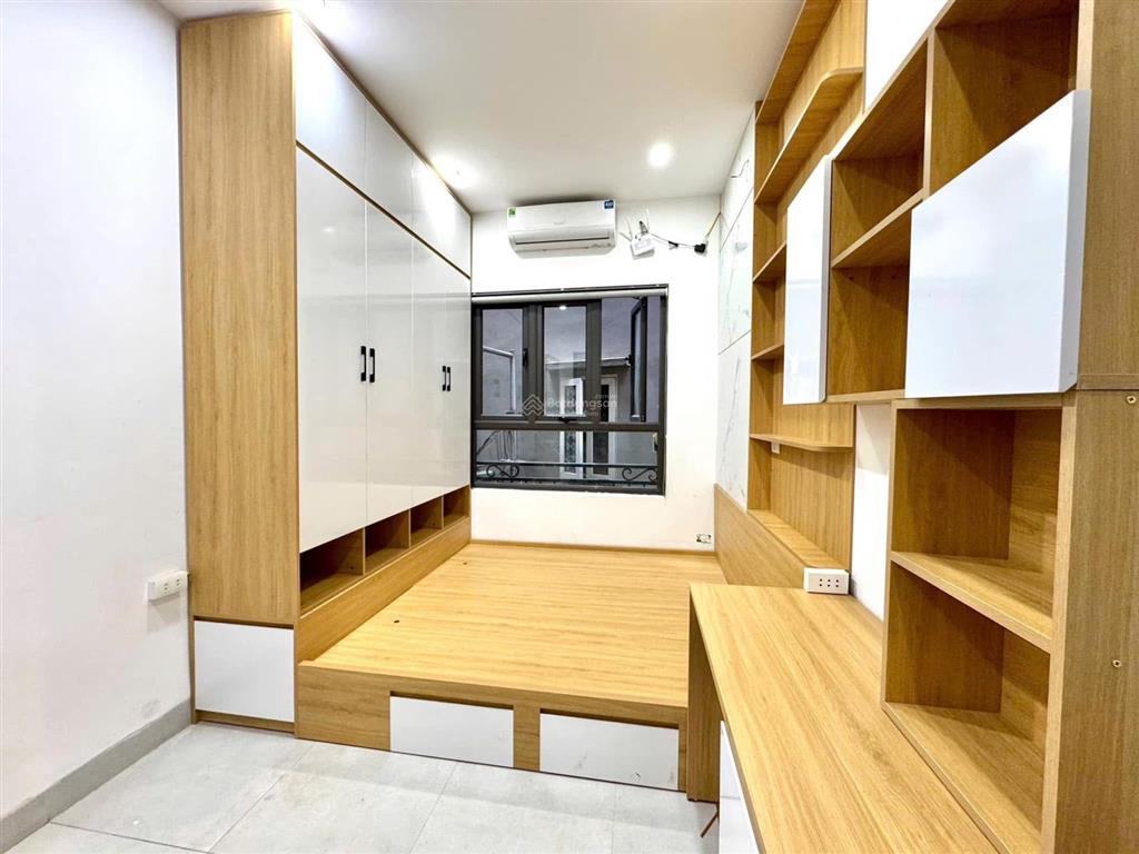 Bán nhà nghi tàm  20m mặt phố ô tô ngõ nông  nhà mới đầy đủ công năng  dt 32m2*4t  11,5tỷ