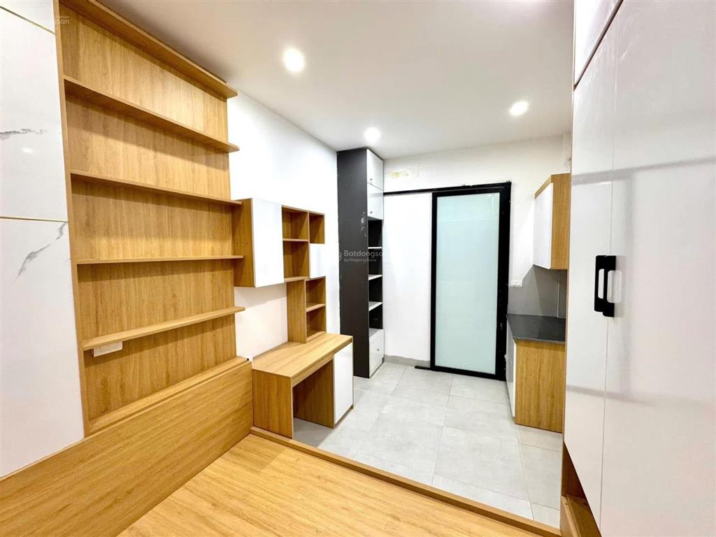 Bán nhà nghi tàm  20m mặt phố ô tô ngõ nông  nhà mới đầy đủ công năng  dt 32m2*4t  11,5tỷ