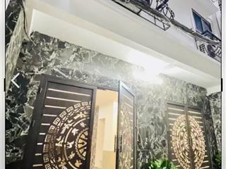 Toà nhà căn hộ dịch vụ  gần phố gần đại học y  dòng tiền đỉnh cao  thang máy  hộ khẩu đống đa