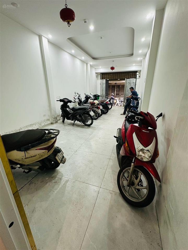 Bán ccmn mặt phố chợ 7 tầng thang máy nhà mới kinh doanh sầm uất  dòng tiền 600tr /năm