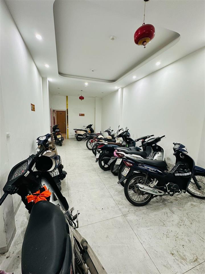 Bán ccmn mặt phố chợ 7 tầng thang máy nhà mới kinh doanh sầm uất  dòng tiền 600tr /năm