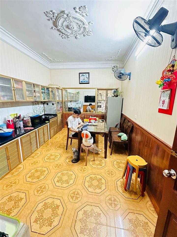 Bán nhà siêu hiếm phố víp láng hạô chờ thang máytrung tâm đống đacực gần phố, vị trí đỉnh, nhà 2