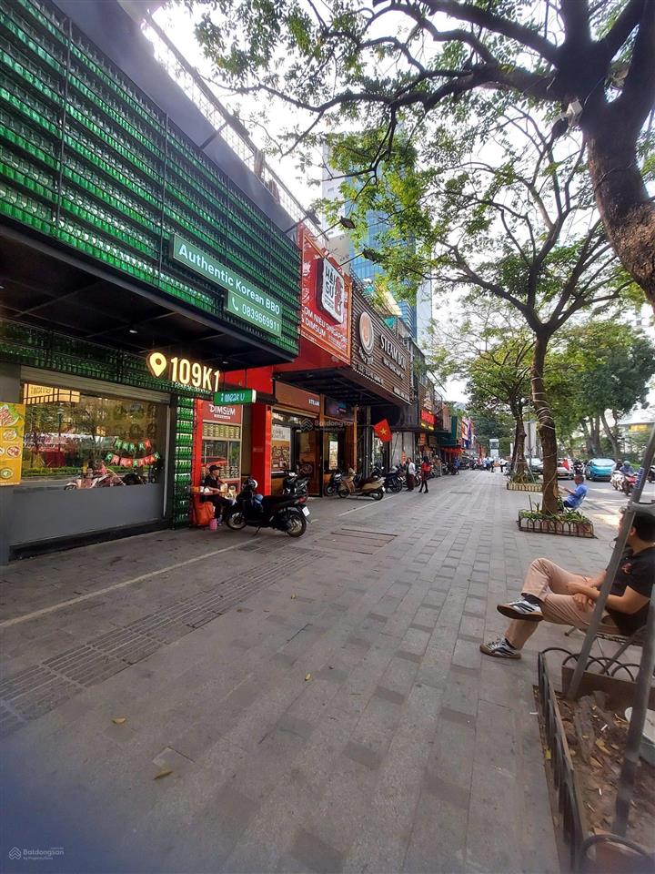 Bán nhà tập thể nhà máy in tiến bộ mặt phố giảng võ  tầng 2  nhà có sân trước, sân sau  sổ 29m2