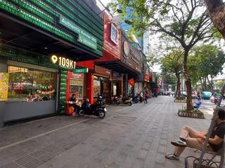 Bán nhà tập thể nhà máy in tiến bộ mặt phố giảng võ  tầng 2  nhà có sân trước, sân sau  sổ 29m2