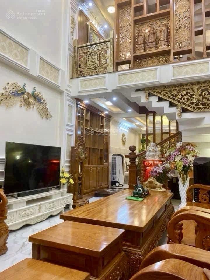 Nhà 5 tầng.70m2,tặng full nội thất tiền tỉ,ngay mặt tiền đường tân kỳ tân quí.dòng tiền 20tr/tháng