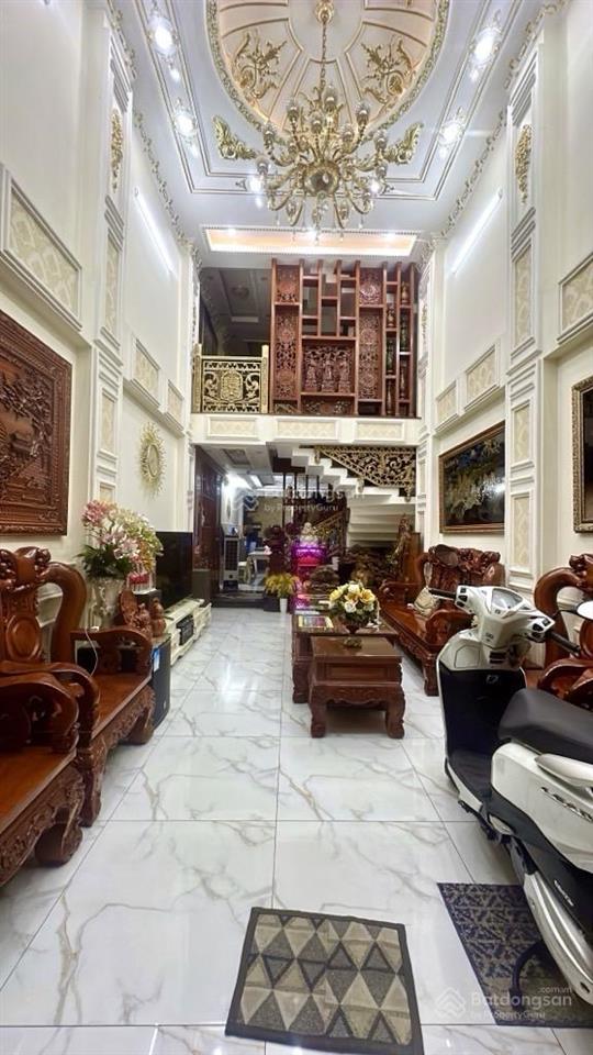 Nhà 5 tầng.70m2,tặng full nội thất tiền tỉ,ngay mặt tiền đường tân kỳ tân quí.dòng tiền 20tr/tháng