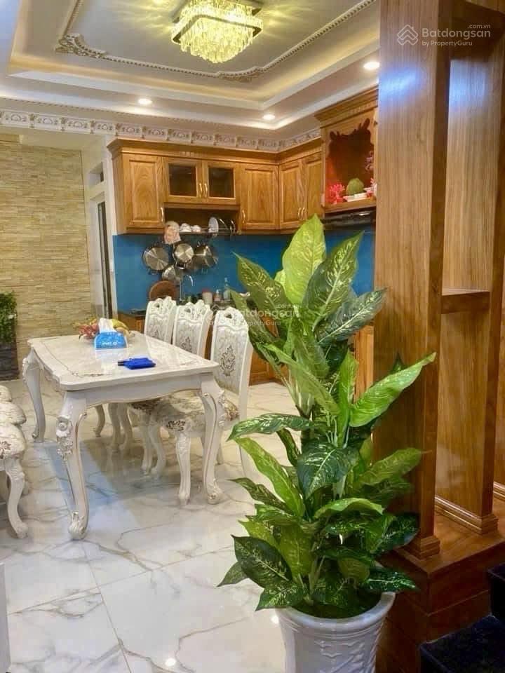 Nhà 5 tầng.70m2,tặng full nội thất tiền tỉ,ngay mặt tiền đường tân kỳ tân quí.dòng tiền 20tr/tháng