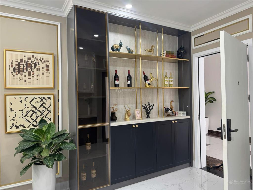 Bán căn hộ gần sân bay orchard parkview 2pn nhà đẹp tầng trung thoải mái