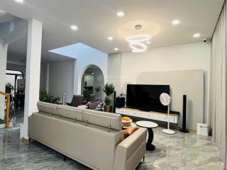 Nhà đẹp hiện đại  mặt tiền đường số tân quy, quận 7 giá hot.