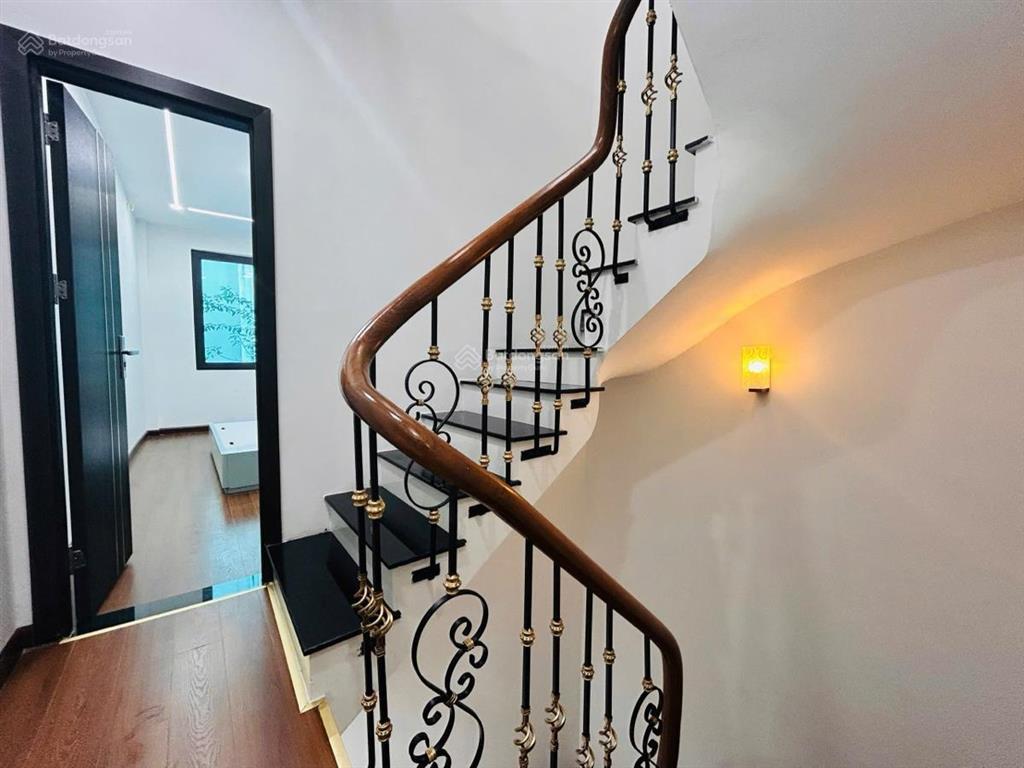 Bán nhà phố vip trần phúvăn quánhà đông. 40m2 4 tầng, lô góc, 2 thoáng ngõ thông, ô tô, full đồ