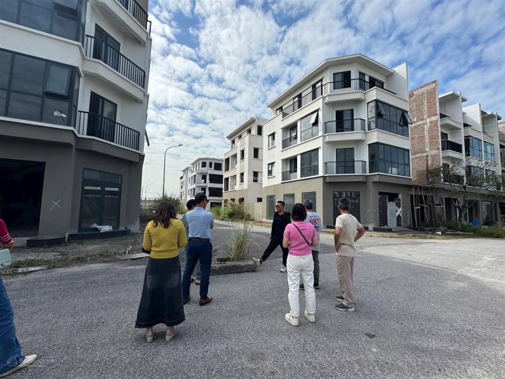 Bán lô góc 2 mặt tiền đường 31m flc tropical hạ long, dt 100m2 giá 31tr/m2