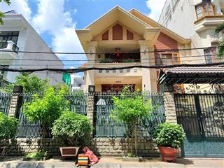 Đi định cư bán bt sân vườn nguyễn oanh  gò vấp. gía bán 8 tỷ 2  dt 12 x 20m (240m2). sổ hồng sẵn