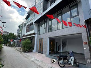 Hàng đầu tư  mặt hồ ngọc thụy 60m2 7.5 tầng thang máy mặt tiền 8m vỉa hè rộng