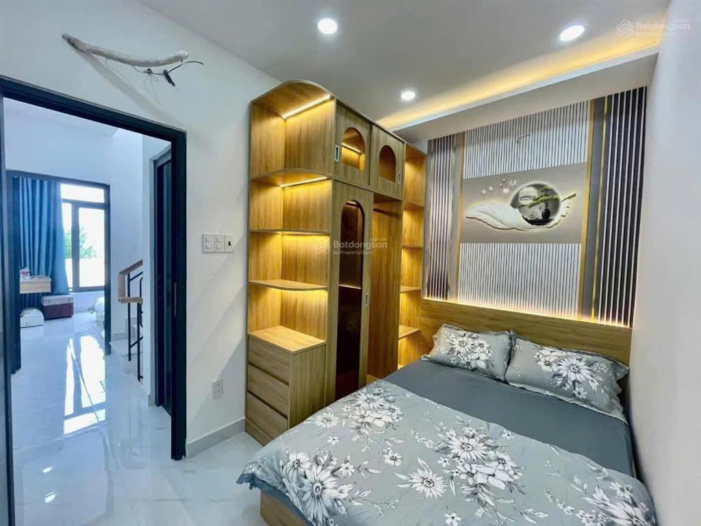 Định cư bán nhà hxh minh phụng, 4 x 14, 3 tầng btct 4 pn có sân thượng, gần chợ bình tiên