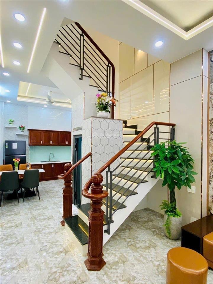 Bán nhà cạnh chợ hóc môn  đường trưng nữ vương / 72.5m2 / 3 tỷ 550 (tặng nội thất)