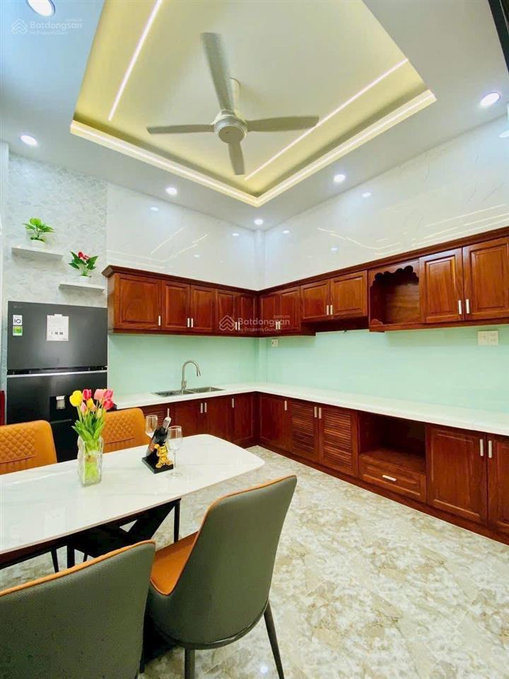 Bán nhà cạnh chợ hóc môn  đường trưng nữ vương / 72.5m2 / 3 tỷ 550 (tặng nội thất)