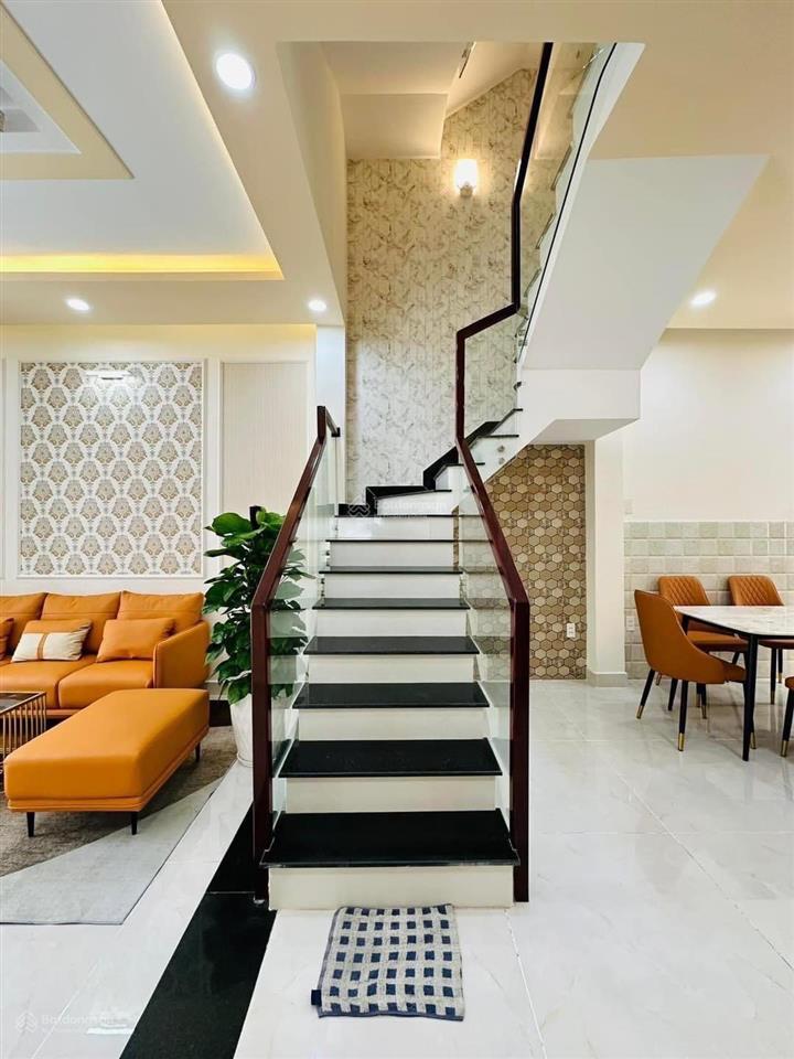 Sắp đi nước ngoài cần bán lại nhà nguyễn văn quá  quận 12 / 62,2m2 / 3 tỷ 790 (sổ hồng riêng)