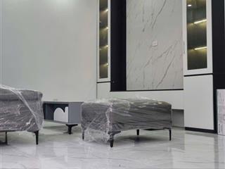 4 tỷ nhà 40m  ô tô đỗ cửa  200m ra khu trường học  hành chính công  chợ và siêu thị
