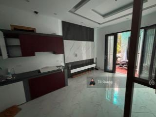 Ngãi cầu nhà 31m2  5 tầng  vị trí đẹp gần phố  mặt tiền lớn nhà thoáng