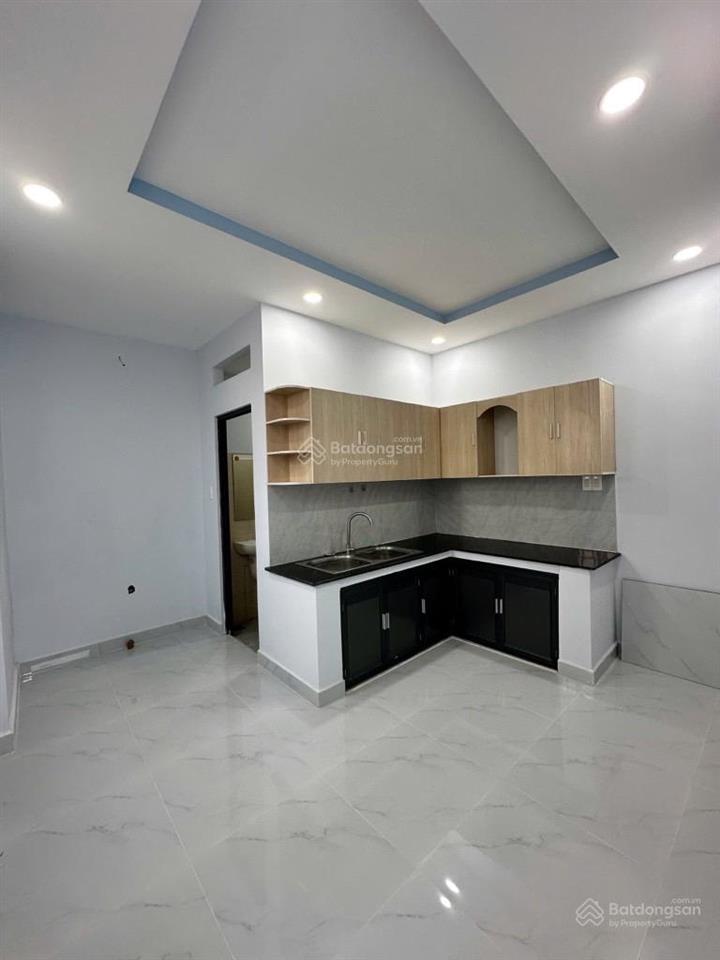 Nhỉnh 3 tỷ  2 tầng, dt 40m2  hẻm xe hơi đường man thiện  q9